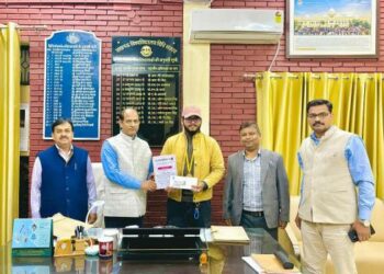 लखनऊ विश्वविद्यालय : विधि संकाय के छात्र आदित्य गौतम राष्ट्रीय पोस्टर मेकिंग प्रतियोगिता में बने विजेता