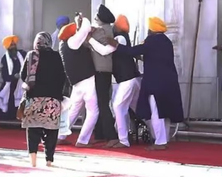 अमृतसर में स्वर्ण मंदिर के गेट पर सुखबीर बादल पर जानलेवा हमला, आरोपी गिरफ्तार