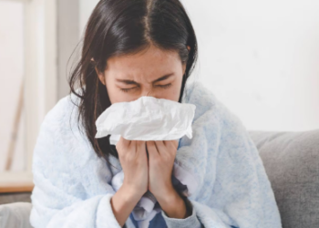 सर्दियों में बढ़ता है खांसी-जुकाम तो रखे अपना ख्याल