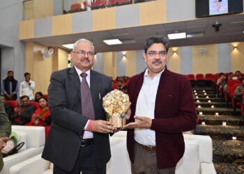 लखनऊ विश्वविद्यालय : “लौह पुरुष सरदार वल्लभ भाई पटेल एवं राष्ट्रीय एकता” विषय के अन्तर्गत प्रतियोगिकता का हुआ कार्यक्रम