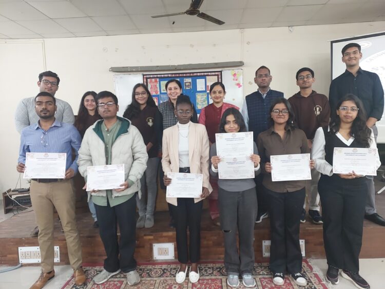 लखनऊ विश्वविद्यालय में मानसिक विकार को लेकर कार्यक्रम किया गया