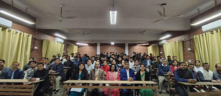 लखनऊ विश्वविद्यालय : न्यायिक सक्रियता एवं मानवाधिकारों की सुरक्षा पर लेक्चर का आयोजन