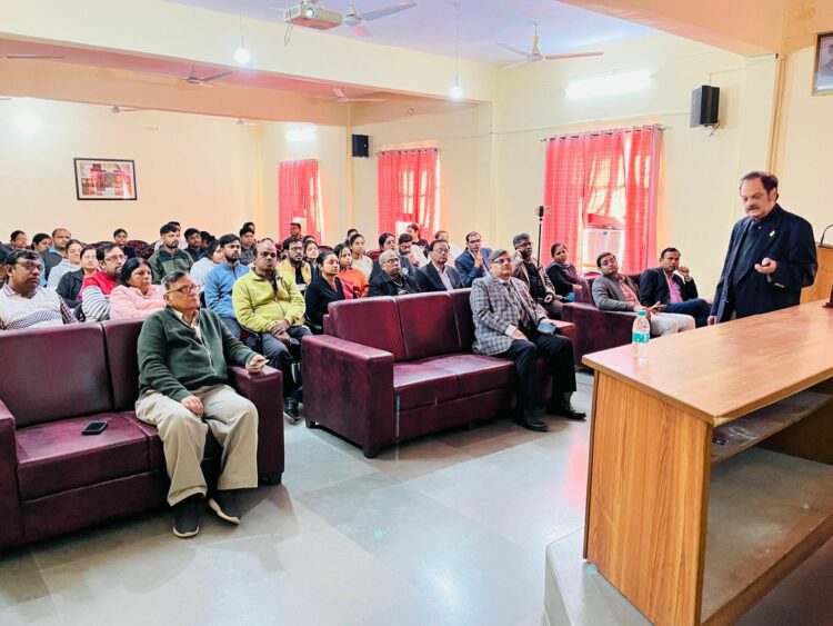 लखनऊ विश्वविद्यालय : रसायन विज्ञान विभाग ने बारहवां विशेष अतिथि व्याख्यान आयोजित किया