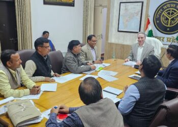 उ प्र लेखपाल संघ के प्रतिनिधि मण्डल के साथ लेखपाल संघ की मांगो एवं समस्याओ के सम्बन्ध में हुई बैठक