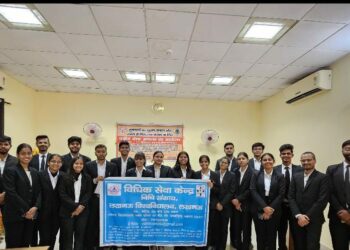 लखनऊ विश्वविद्यालय के लीगल एड सेंटर के सदस्यों ने राष्ट्रीय लोक अदालत में भाग लिया