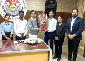 लखनऊ विश्वविद्यालय : बीटेक छात्रों के प्रोजेक्ट को सीएसटी-यूपी की स्टूडेंट्स प्रोजेक्ट ग्रांट योजना के तहत मिला अनुदान