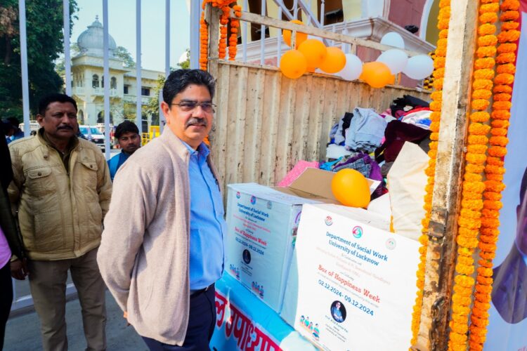 लखनऊ विश्वविद्यालय से कुलपति ने समुदाय हेतु हैप्पीनेस वैन को किया रवाना