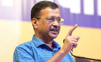 अरविंद केजरीवाल ने चुनाव से पहले ऑटो वालों को दी पांच गारंटी