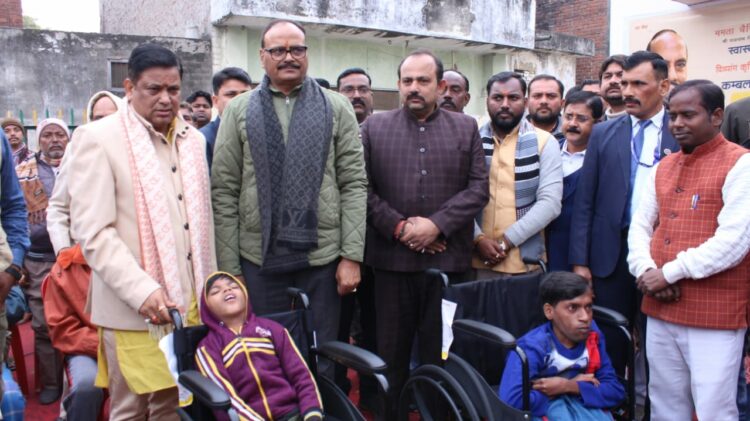 दिव्यांग कृत्रिम अंग उपकरण एवं कंबल वितरण कार्यक्रम में उमड़ा जन सैलाब