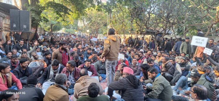 मध्यांचल के विभिन्न जनपदों से सत्याग्रह में बिजली आउटसोर्स कर्मचारियों ने भाग लिया