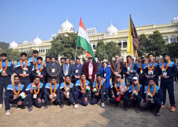 लखनऊ विश्वविद्यालय की क्रिकेट टीम नेपाल रवाना