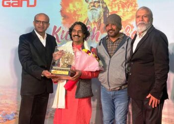 “कुंभ वाइब्स” वीकेंड फेस्टिवल में हुआ कुंभ स्पेशल त्रिधारा