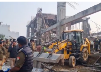 कन्नौज स्टेशन पर निर्माणाधीन लिंटर गिरा: 46 मजदूर मलबे में दबे, 3 की हालत नाजुक