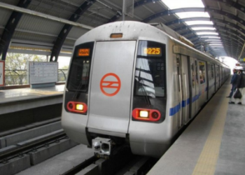 Republic Day: दिल्ली में मेट्रो स्टेशनों पर जांच तेज, लग सकती है लंबी लाइन