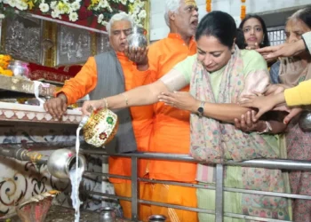 महाशिवरात्रि : दिल्ली की सीएम रेखा गुप्ता ने गौरी शंकर मंदिर में की पूजा-अर्चना