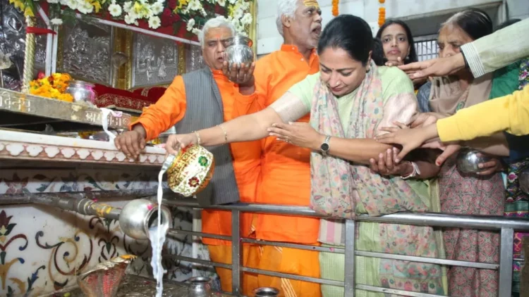 महाशिवरात्रि : दिल्ली की सीएम रेखा गुप्ता ने गौरी शंकर मंदिर में की पूजा-अर्चना