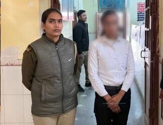 लखनऊ चारबाग में पकड़ी गई फर्जी महिला TT