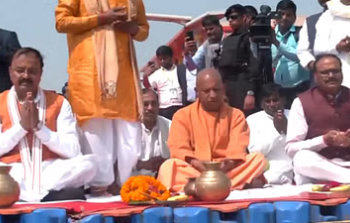 महाकुंभ का हुआ समापन, CM योगी ने संगम घाट पर की पूजा-अर्चना