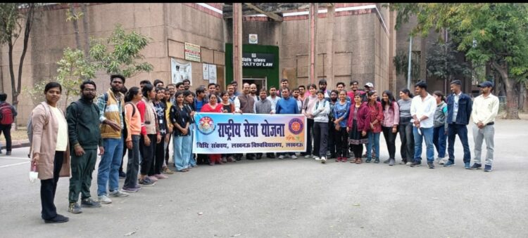 लखनऊ विश्वविद्यालय : राष्ट्रीय सेवा योजना कार्यक्रम के अंतर्गत संकाय में स्वच्छता एवं सौंदर्यीकरण का कार्यक्रम संपन्न हुआ