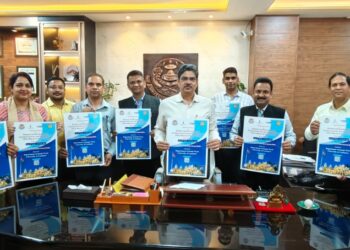 लखनऊ विश्वविद्यालय में राष्ट्रीय सेमिनार का पोस्टर हुआ लॉन्च