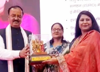 अंतरराष्ट्रीय महिला दिवस पर स्क्वाड्रन लीडर डॉ तूलिका रानी को उप मुख्यमंत्री केशव प्रसाद मौर्य ने किया सम्मानित
