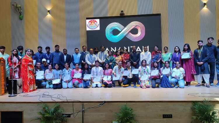 लखनऊ विश्वविद्यालय में वाणिज्य संकाय के कॉमर्स फेस्ट “अनंतम” का समापन